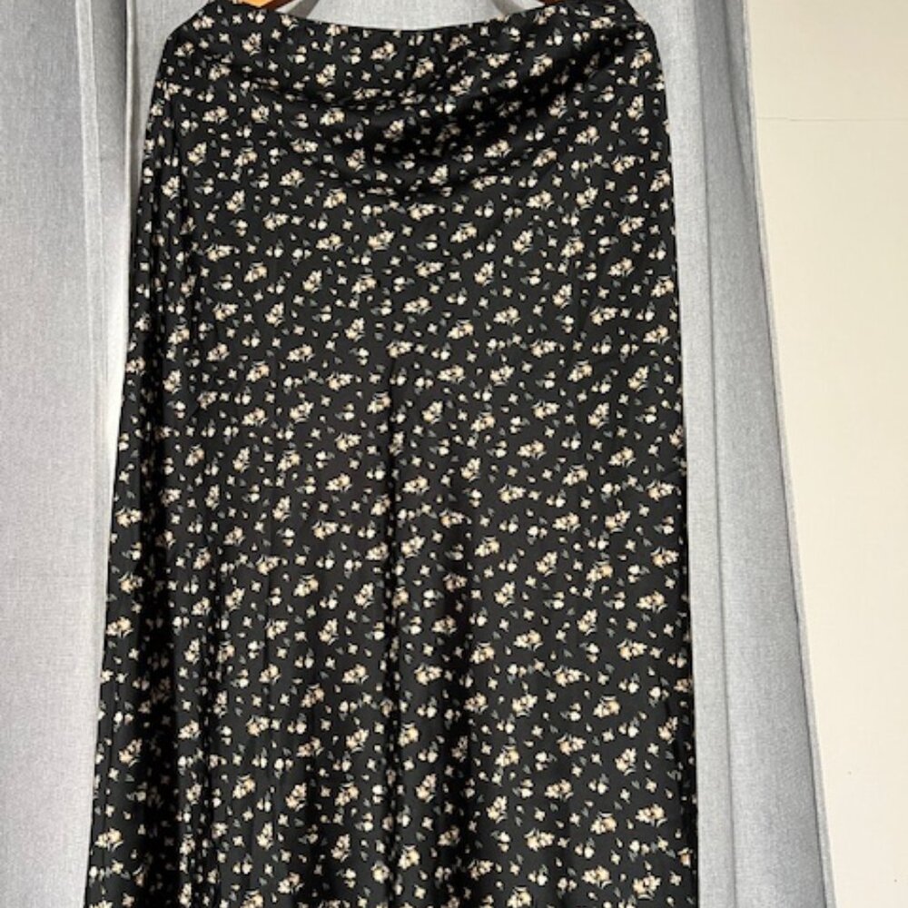 Maxi Skirt, satin feel, Brand-Andnowthis, size large, excellent condition